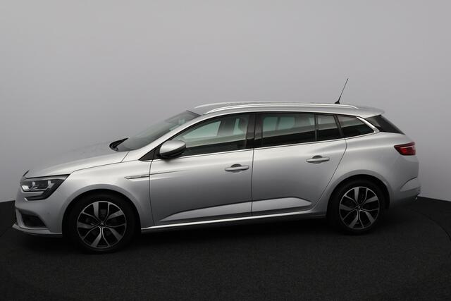 Renault MEGANE Estate 1.3 TCe Bose/ Automaat/ Trekhaak/ 17'' LMV/ Apple + Android/ Dode-Hoek DET./ Half-Leder/ Lane-Assist./ Camera/ Keyless/ PDC V+a/ Extra getint glas/ DAB+/ Dakrails.