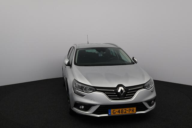 Renault MEGANE Estate 1.3 TCe Bose/ Automaat/ Trekhaak/ 17'' LMV/ Apple + Android/ Dode-Hoek DET./ Half-Leder/ Lane-Assist./ Camera/ Keyless/ PDC V+a/ Extra getint glas/ DAB+/ Dakrails.
