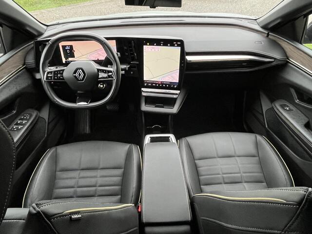 Renault MEGANE E-Tech EV60 220PK Iconic / 360 Camera / Winter pakket / Climate / Apple Carplay / Android Auto /