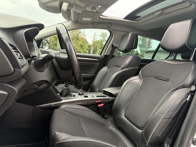 Renault MEGANE Estate 1.2 TCe Bose ?2 Eigenaar?Pano?Camera?Net beurt gehad?Navi?Keyless?Clima?Cruise?Leder?131pk?Pdc V+A?6 Bak?Rijstrooksensor?Dodehoeksensor?17'' Lm velgen?N.A.P?Apk tot 09-2027