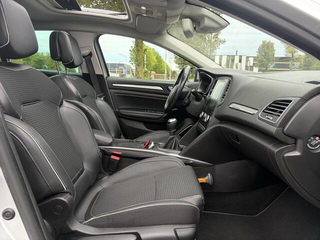 Renault MEGANE Estate 1.2 TCe Bose ?2 Eigenaar?Pano?Camera?Net beurt gehad?Navi?Keyless?Clima?Cruise?Leder?131pk?Pdc V+A?6 Bak?Rijstrooksensor?Dodehoeksensor?17'' Lm velgen?N.A.P?Apk tot 09-2027