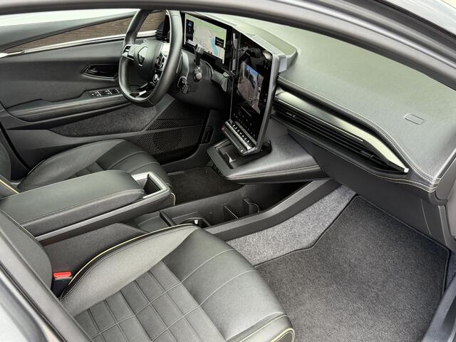 Renault MEGANE E-Tech EV60 Optimum Charge 220 Iconic / SOH 96% / WLTP 500 / Snel lader / Warmtepomp / Harman KArdon / Camera Binnenspiegel / 360 Camera / Navigatie / Carplay / Clima / Two Tone / 20" lm
