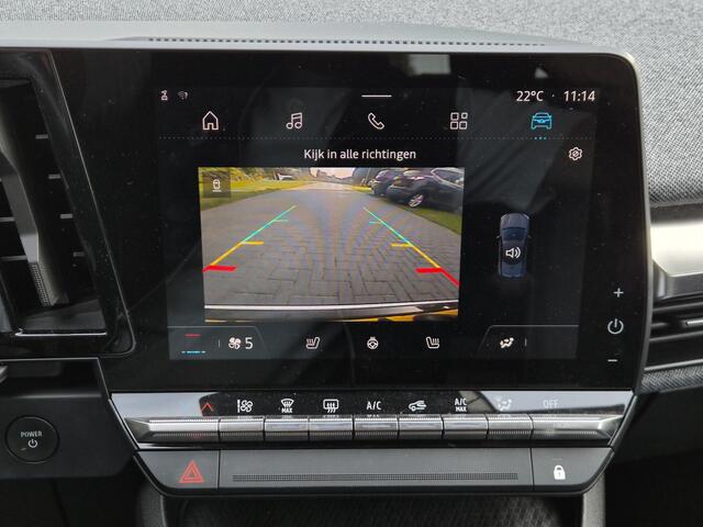 Renault MEGANE E-Tech EV40 Boost Charge Equilibre / SOH 94,60% / Dealer onderhouden / Navigatie via Apple Carplay of Android Auto / Achteruitrijcamera / Stuur & Stoelverwarming / Cruise control / Draadloze telefoon lader / Keyless Entry/Start /