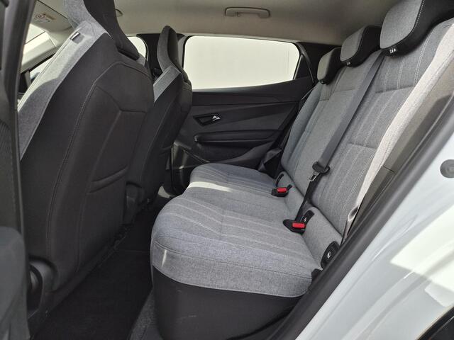 Renault MEGANE E-Tech EV40 Boost Charge Equilibre / SOH 94,60% / Dealer onderhouden / Navigatie via Apple Carplay of Android Auto / Achteruitrijcamera / Stuur & Stoelverwarming / Cruise control / Draadloze telefoon lader / Keyless Entry/Start /