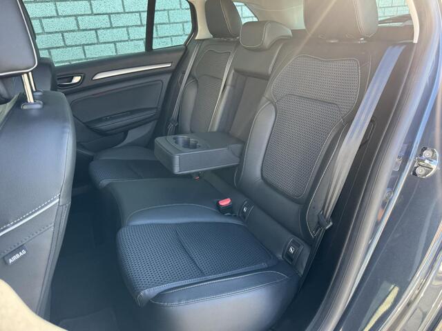 Renault MEGANE Estate 1.3 TCe Bose | Schuif-/kanteldak | Stoelverwarming | Trekhaak | Achteruitrijcamera |
