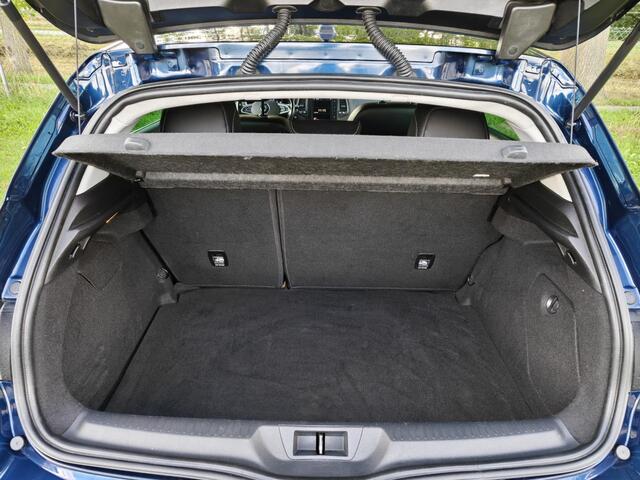 Renault MEGANE 1.3 TCe Limited AUTOMAAT | CRUISE | HAAK | NAVI | CAMERA | BOSE |