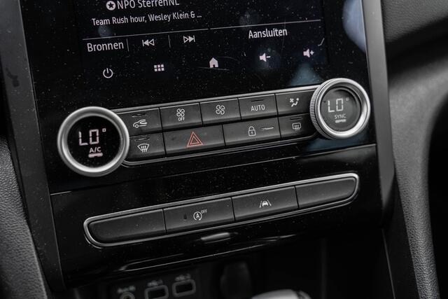 Renault MEGANE Estate 1.3 TCe 140 EDC Intens | Head-up Display | Achteruitrijcamera | Parkeersensoren | LED Koplampen | Climate Control | Cruise Control | Keyless Entry | Navigatie 9,3 inch | Apple Carplay | Android Auto