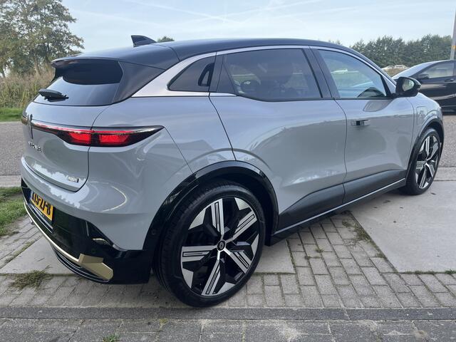 Renault MEGANE E-Tech EV60 Optimum Charge Iconic 220PK / 360 Camera / Winter pakket / Harman Kardon / Warmtepomp /