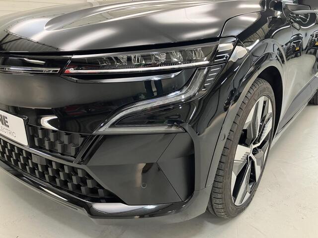 Renault MEGANE E-Tech comfort range techno 60 kWh Warmtepomp / stuur en stoelverwarming / Blind Spot Warning / Around View Monitor camera / Draadloos Apple CarPlay en Android Auto