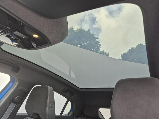 Renault Rafale 1.2 E-Tech 4x4 plug-in hybrid 300 esprit Alpine / Fabrieksgarantie tot 05-2027 / Panoramadak / All-season badnen / Trekgewicht 1.500 kg / Head Up Display / 360 Camera / Stoel-/Voorruit-/Stuurwiel Verwarmd / Apple Carplay Android Auto / Adpatieve Cruise /