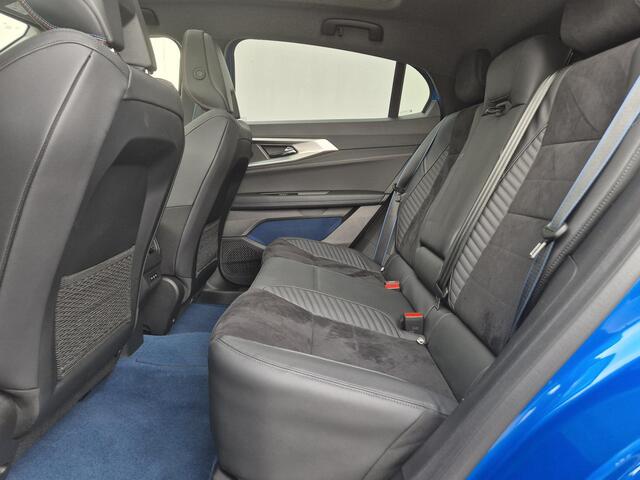 Renault Rafale 1.2 E-Tech 4x4 plug-in hybrid 300 esprit Alpine / Fabrieksgarantie tot 09-2027 / Panoramadak / All-season banden / Trekgewicht 1.500 kg / Head Up Display / 360 Camera / Stoel-/Voorruit-/Stuurwiel Verwarmd / Apple Carplay Android Auto / Adpatieve Cruise /