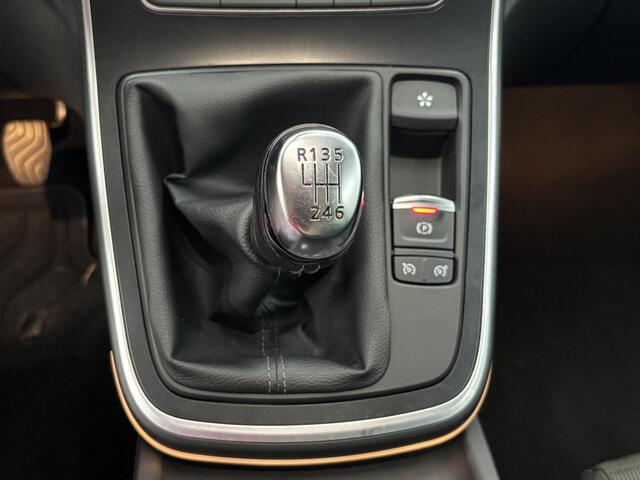 Renault SCENIC 1.2 TCe Intens / Trekhaak 1850 KG / Navigatie / Head-Up Display / Climate Control / Stoelverwarming /