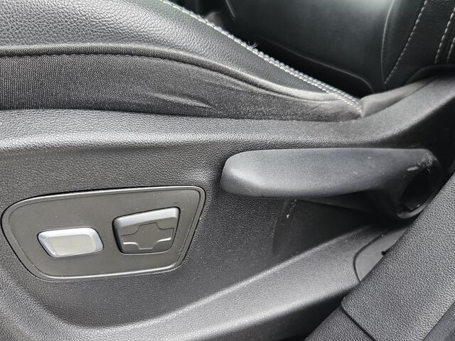 Renault SCENIC 1.3 TCe Intens / Panoramadak / Bose Premium Audio / Trekhaak / Achteruitrijcamera / Parkeersensoren / Navigatie / Apple Carplay & Android Auto / Dode Hoek Detectie / Climate Control / Cruise Control /