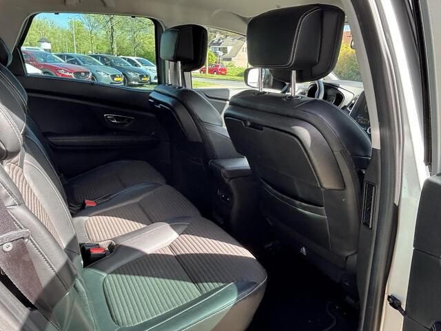 Renault SCENIC 1.2 TCe Intens Keurige Auto, Navigatie, Massage best. stoel, Stoelverwarming, Licht metaal 18' / All Seasons banden, Trekhaak, zonneschermen achterin, Ideale vakantie Auto!!