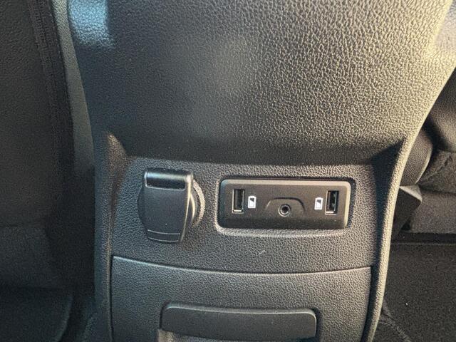 Renault SCENIC 1.2 TCe Intens Keurige Auto, Navigatie, Massage best. stoel, Stoelverwarming, Licht metaal 18' / All Seasons banden, Trekhaak, zonneschermen achterin, Ideale vakantie Auto!!