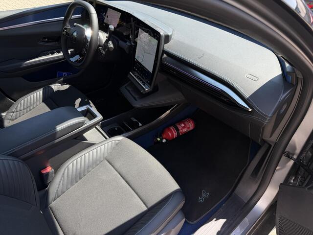 Renault SCENIC E-Tech EV87 long range Alpine / SOH 98% / WLTP 625km / Snel lader / Solarbay Panoramadak / Harman Kardon / Two Tone / Adaptive Cruise / Camera