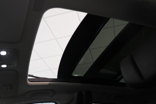 Renault TALISMAN Estate 1.3 TCe Business Initiale Paris | Camera | Leder interieur | BOSE audio | Schuif kantel dak | Navigatie | LED matrix koplampen |