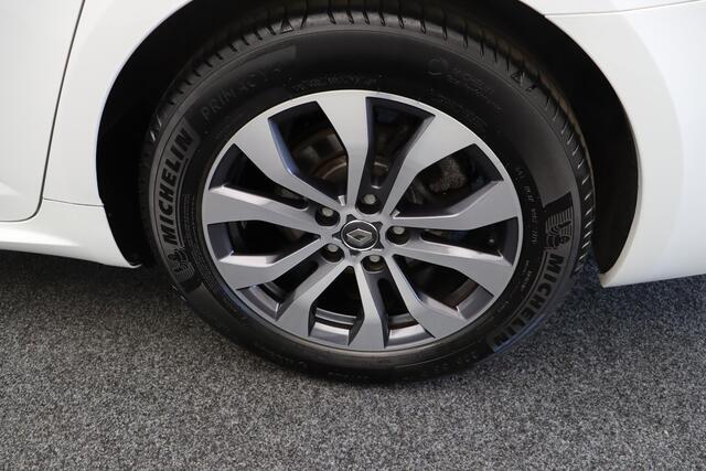 Renault TALISMAN Estate TCe 160pk Business Intens | Stoel en stuurverwarming | Automaat! | Elektrische achterklep | Apple Carplay/Android Auto | Stoel Massage |
