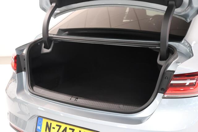 Renault TALISMAN 1.3 TCe Business Intens | Stuur & Stoelverwarming | Trekhaak | Camera | Climate control | Navigatie | AppleCarplay AndroidAuto | LED koplampen |