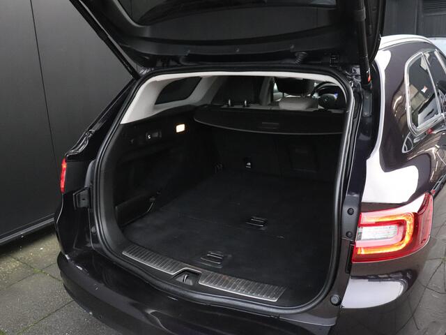 Renault TALISMAN Estate 1.6 TCe Initiale Paris PANORAMADAK | LEER | CAMERA | HEAD UP | STOEL VERW