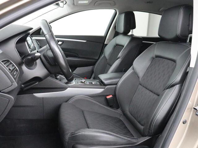 Renault TALISMAN 1.3 TCe Limited | Massage | Carplay | Navigatie | Keyless | Parkeerhulp | Half leder | Cruise control | Bluetooth | DAB | Climate control