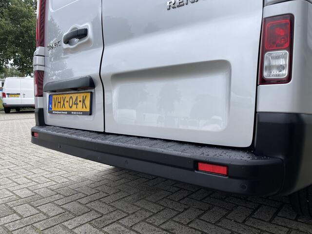 Renault TRAFIC 2.0 dCi 120pk T29 L2H1 Work Edition / rijklaar ¤ 20.450 ex btw / lease vanaf ¤ 366 / zilver metallic / airco / cruise / navi / achteruit rijcamera / bijrijdersbank