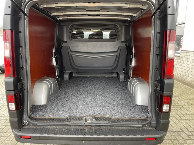 Renault TRAFIC 1.6 dCi 115pk T29 L2H1 DC 6 persoons Comfort / prijs rijklaar ¤ 13.950 ex btw / lease vanaf ¤ 256 / airco / zilver metallic / achterklep