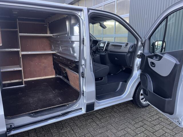 Renault TRAFIC 1.6 dCi 126pk L1H1 Airco Climate controle Trekhaak 2000kg Kastinrichting Navigatie Camera 3 persoons Euro 6