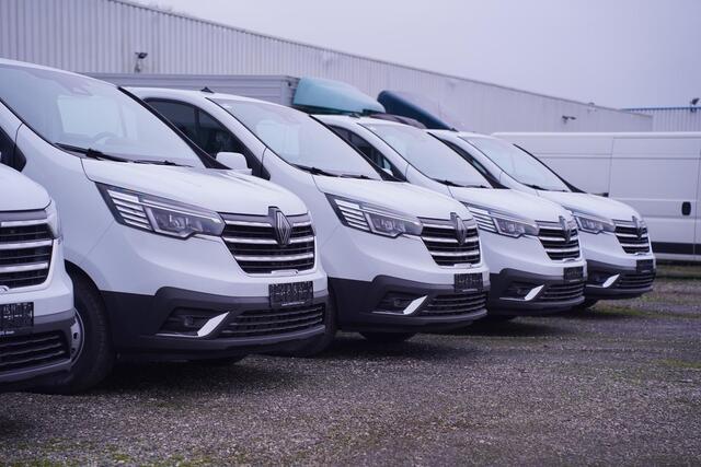 Renault TRAFIC 2.0 DCi 150 pk L2H1 Nog 2 stuks direct leverbaar Airco, Camera, Apple Carplay, Cruise Control, 3-Zits
