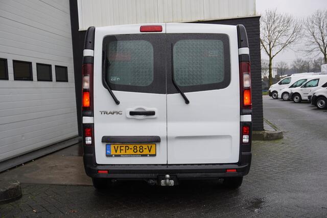Renault TRAFIC 2.0 dCi 120PK EURO 6 - Airco - Cruise - Trekhaak - ¤ 13.900,- Excl.