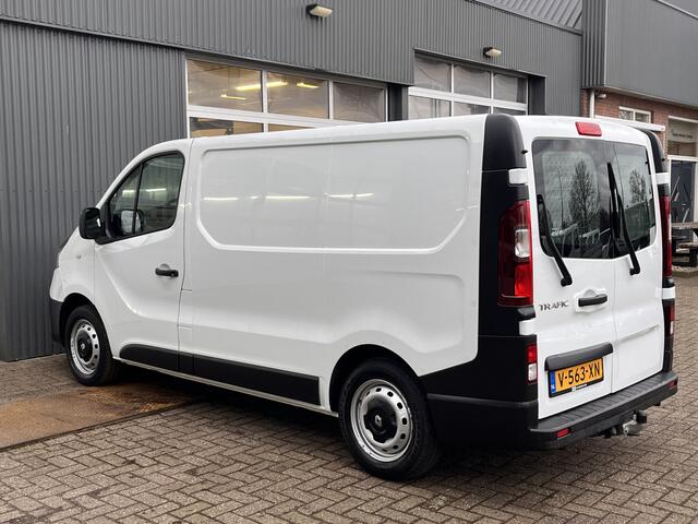 Renault TRAFIC 1.6 dCi T29 L1H1 Airco Cruise control Ladekasten Kastinrichting Trekhaak 2000kg trekgewicht Bluetooth telefoon voorbereiding Navigatiesysteem Schuifdeur 2-Persoons 1e eigenaar Euro 6