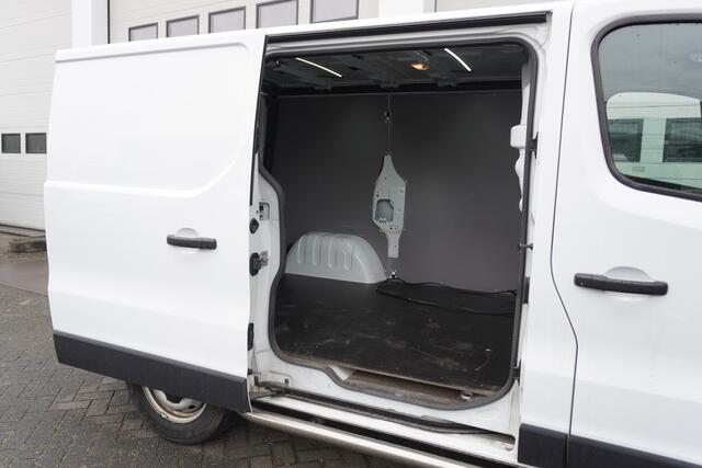 Renault TRAFIC 2.0 dCi 146PK Automaat EURO 6 - Airco - Cruise - Navi - Trekhaak - ¤13.950,- Excl.