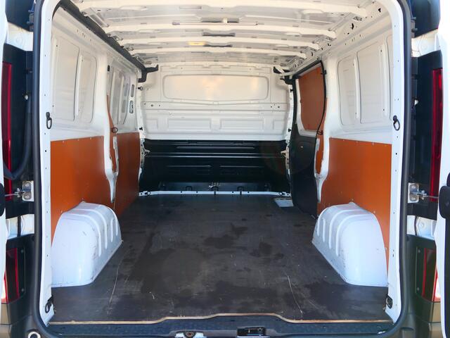 Renault TRAFIC 2.0 dCi 130 T30 L2H1 Comfort * Betimmering laadruimte & Trekhaak* - Cruise, airco, armsteun voor