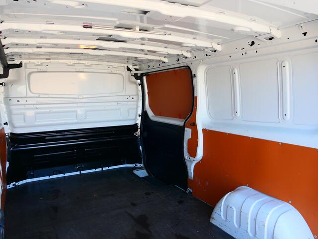 Renault TRAFIC 2.0 dCi 130 T30 L2H1 Comfort * Betimmering laadruimte & Trekhaak* - Cruise, airco, armsteun voor
