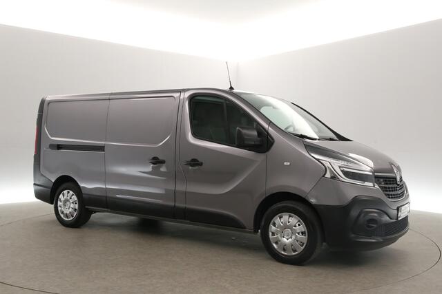 Renault TRAFIC 2.0 dCi L2H1 Airco Cruise Navigatie PDC 3 Persoons LED Trekhaak