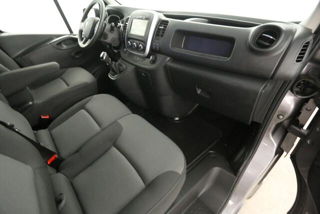 Renault TRAFIC 2.0 dCi L2H1 Airco Cruise Navigatie PDC 3 Persoons LED Trekhaak