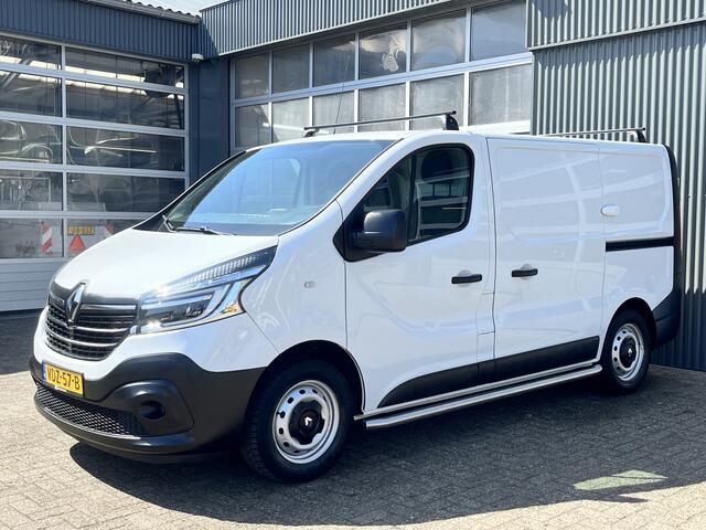 Renault TRAFIC 1.6 dCi L1H1 2x Schuifdeur Kastinrichting Airco Cruise controle Trekhaak 2000kg Kastinrichting 3-Persoons Telefoonverbinding Parkeersensoren achter Sitebars 1e eigenaar Euro 6 Dealer onderhouden