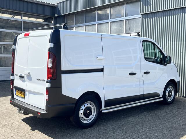 Renault TRAFIC 1.6 dCi L1H1 2x Schuifdeur Kastinrichting Airco Cruise controle Trekhaak 2000kg Kastinrichting 3-Persoons Telefoonverbinding Parkeersensoren achter Sitebars 1e eigenaar Euro 6 Dealer onderhouden