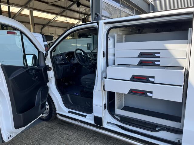 Renault TRAFIC 1.6 dCi L1H1 2x Schuifdeur Kastinrichting Airco Cruise controle Trekhaak 2000kg Kastinrichting 3-Persoons Telefoonverbinding Parkeersensoren achter Sitebars 1e eigenaar Euro 6 Dealer onderhouden