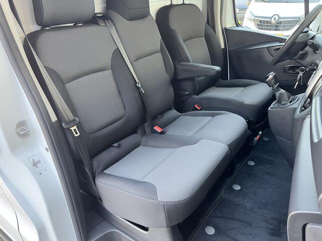 Renault TRAFIC 1.6 dCi L1H1 2x Schuifdeur Kastinrichting Airco Cruise controle Trekhaak 2000kg Kastinrichting 3-Persoons Telefoonverbinding Parkeersensoren achter Sitebars 1e eigenaar Euro 6 Dealer onderhouden
