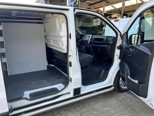 Renault TRAFIC 1.6 dCi L1H1 2x Schuifdeur Kastinrichting Airco Cruise controle Trekhaak 2000kg Kastinrichting 3-Persoons Telefoonverbinding Parkeersensoren achter Sitebars 1e eigenaar Euro 6 Dealer onderhouden