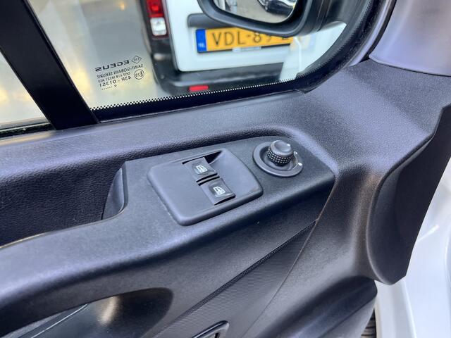 Renault TRAFIC 1.6 dCi L1H1 2x Schuifdeur Kastinrichting Airco Cruise controle Trekhaak 2000kg Kastinrichting 3-Persoons Telefoonverbinding Parkeersensoren achter Sitebars 1e eigenaar Euro 6 Dealer onderhouden