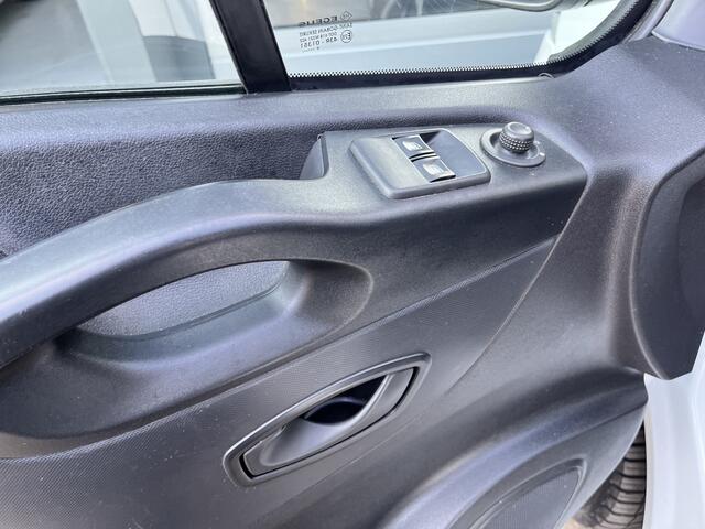 Renault TRAFIC 1.6 dCi L1H1 2x Schuifdeur Kastinrichting Airco Cruise controle Kastinrichting 3-Persoons Telefoonverbinding Parkeersensoren achter Sitebars 1e eigenaar Euro 6 Dealer onderhouden