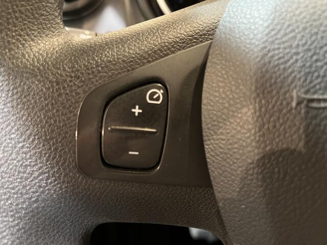 Renault TRAFIC 2.0 dCi 170 PK L1H1 / Euro 6 / Airco / Cruise Control / PDC / CarPlay / Navigatie / Trekhaak / LED / 3-Zits
