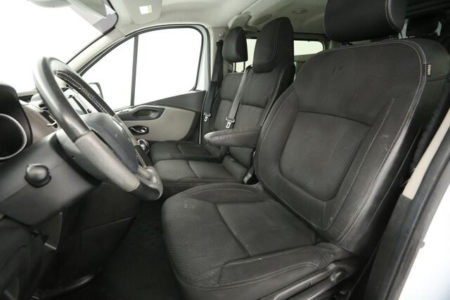 Renault TRAFIC 1.6 dCi T29 L2H1 | 146PK | Dubbele Cabine | 6 Persoons | 2xSchuifdeur Airco Camera Cruise Trekhaak 19"LMV Navi PDC 3 Persoons Sidebars