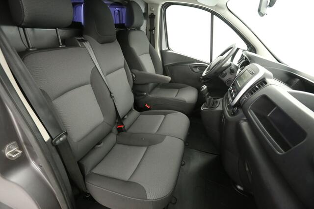 Renault TRAFIC 2.0 dCi L2H1 Airco Cruise Navigatie PDC 3 Persoons LED Elektrpakket Trekhaak
