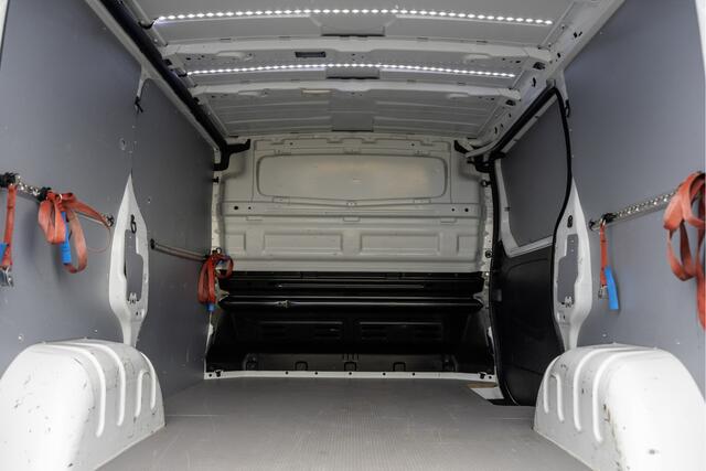 Renault TRAFIC 2.0 dCi 120PK| L1H1 | LED | Navigatie | Cruise | 3-Zits | Airco | PDC | Euro 6