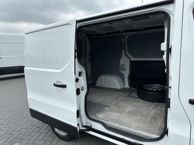 Renault TRAFIC 2.0 dCi 120 PK / L1H1 / 1e EIG. / 2x SCHUIFDEUR / AIRCO / CRUISE / TREKHAAK