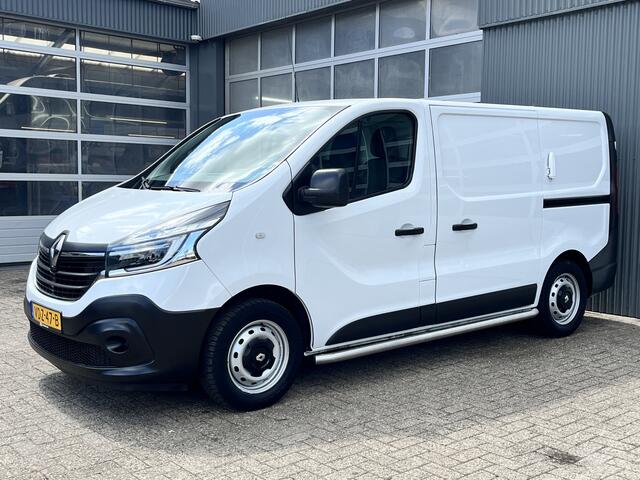 Renault TRAFIC 1.6 dCi L1H1 2x Schuifdeur Kastinrichting Airco Cruise controle Kastinrichting 3-Persoons Telefoonverbinding Parkeersensoren achter Sitebars 1e eigenaar Euro 6 Dealer onderhouden