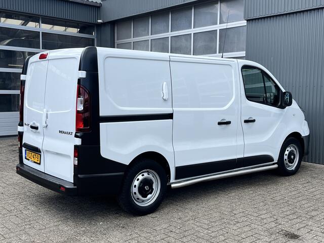 Renault TRAFIC 1.6 dCi L1H1 2x Schuifdeur Kastinrichting Airco Cruise controle Kastinrichting 3-Persoons Telefoonverbinding Parkeersensoren achter Sitebars 1e eigenaar Euro 6 Dealer onderhouden